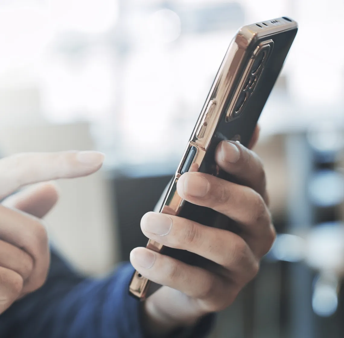 工場やビル内で使用される大型の空調用ダクトパイプ